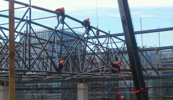 邓州论网架装配施工中搭设脚手架应当留神的事故